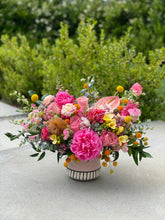 Load image into Gallery viewer, 'I Love You Mom!' Mothers Day Arrangement