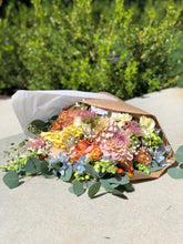 Load image into Gallery viewer, Handwrapped Designer's Choice Bouquet (DELUXE & PREMIUM)