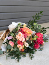 Load image into Gallery viewer, Handwrapped Designer's Choice Bouquet (DELUXE & PREMIUM)