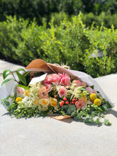 Load image into Gallery viewer, Handwrapped Designer's Choice Bouquet (DELUXE & PREMIUM)